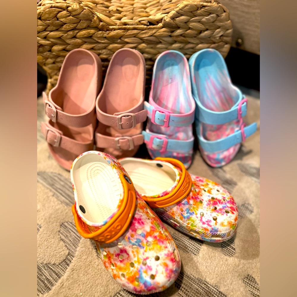Girls Crocs and Cat & Jack Slides Size 1 lot/ bundle